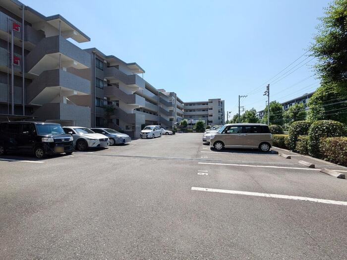 川崎市麻生区上麻生４丁目の賃貸マンションの駐車場|※他部屋参考写真
