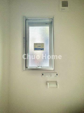 荒川区南千住2丁目中古住宅の内装|【ウォシュレット】清潔に使いたいお手洗いには最適な設備です。もちろんウォームレットも標準装備です。