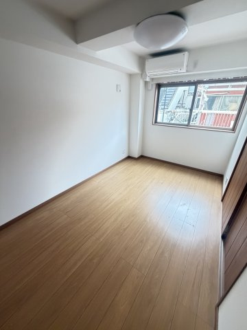 中天マンションの洋室