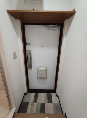 千代第一ビルの玄関