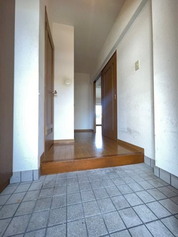 藤原マンションの玄関