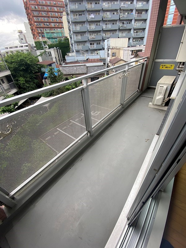 グランドメゾン三軒茶屋のバルコニー
