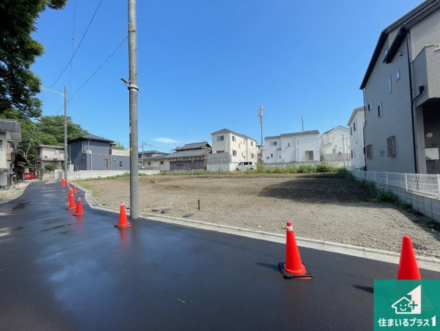 川西市見野　第5期　新築一戸建ての前面道路含む現地写真|周辺は落ち着いた街並みの住宅地！子育てがしやすい住環境です！まだ未完成ですが、現地でしかわからない事もございます。是非一度ご覧ください。