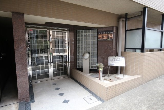 菱和パレス三軒茶屋壱番館のエントランス