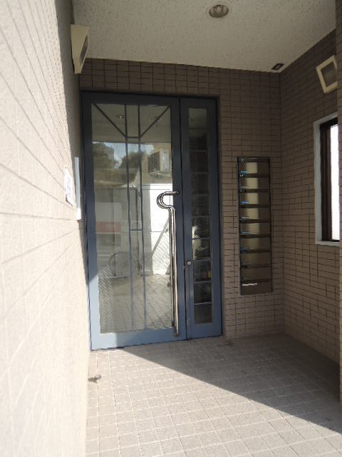 ハイエスト大倉山公園のエントランス