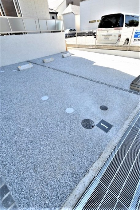 グレイスコート住吉本町の駐車場
