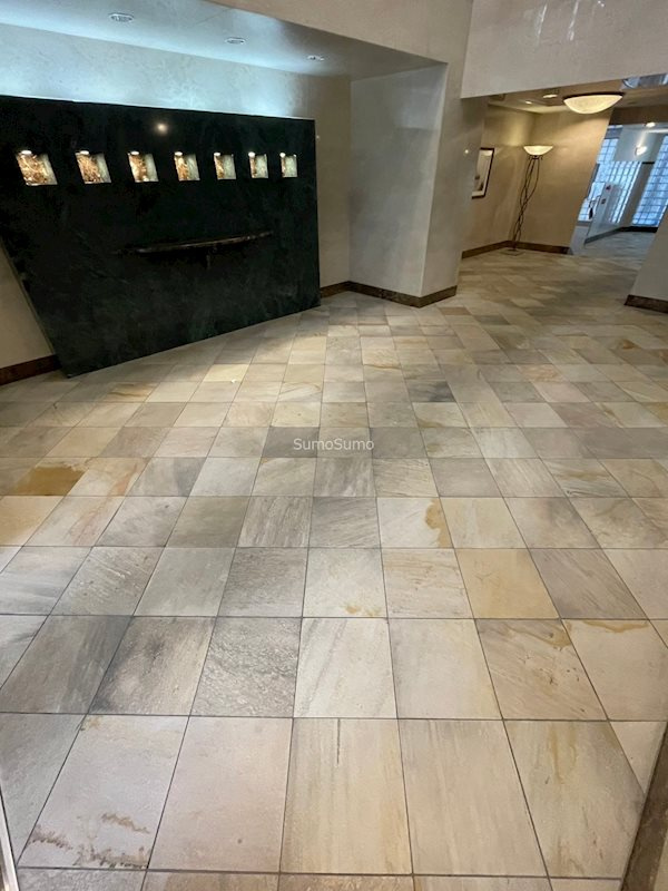 サムティ本町橋のロビー