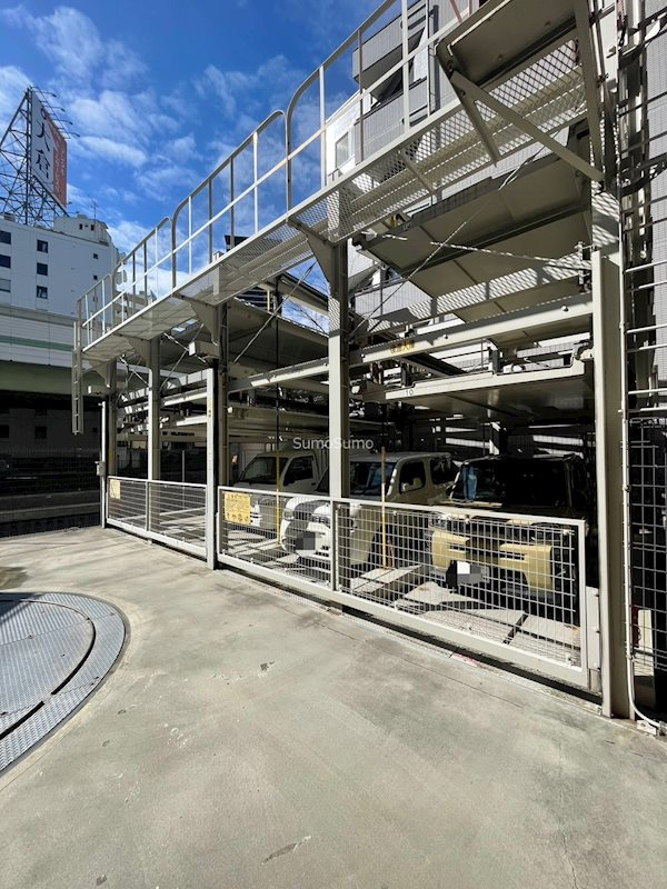サムティ本町橋の駐車場