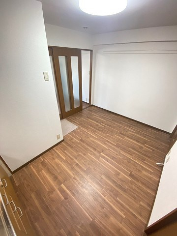 セレナ東甲子園の居間・リビング