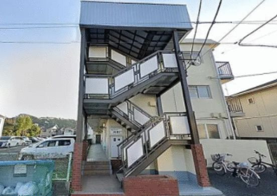 松戸市馬橋の賃貸マンションのエントランス