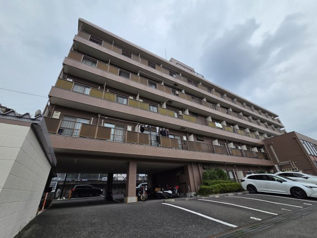 川崎市麻生区片平２丁目の賃貸マンションの外観