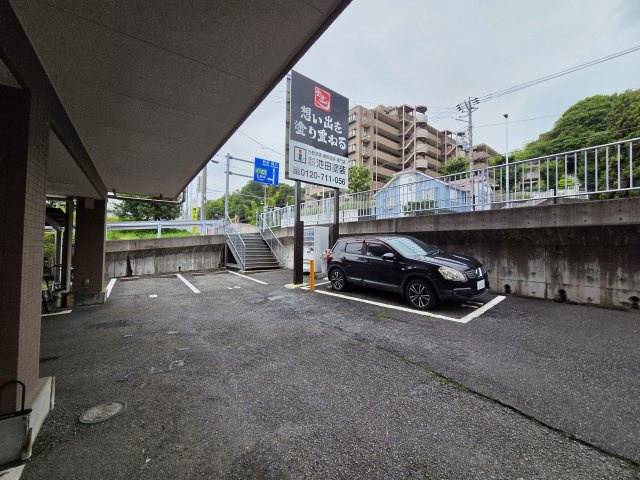 川崎市麻生区片平２丁目の賃貸マンションの駐車場