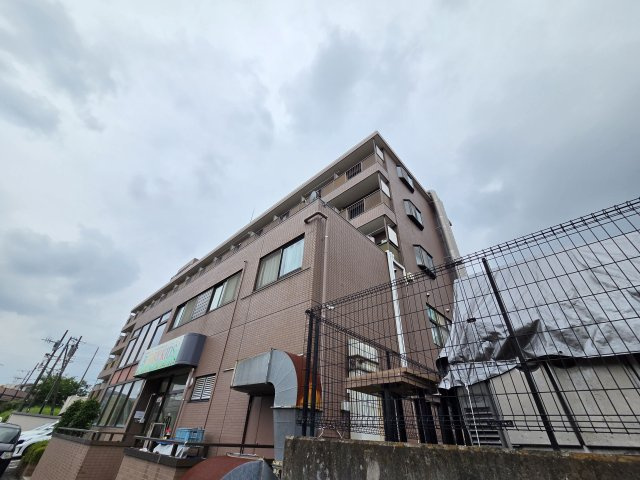 川崎市麻生区片平２丁目の賃貸マンションの外観