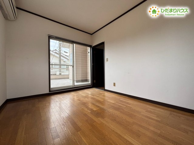 行田市持田　中古戸建の洋室