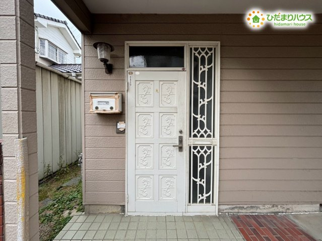 行田市持田　中古戸建の玄関