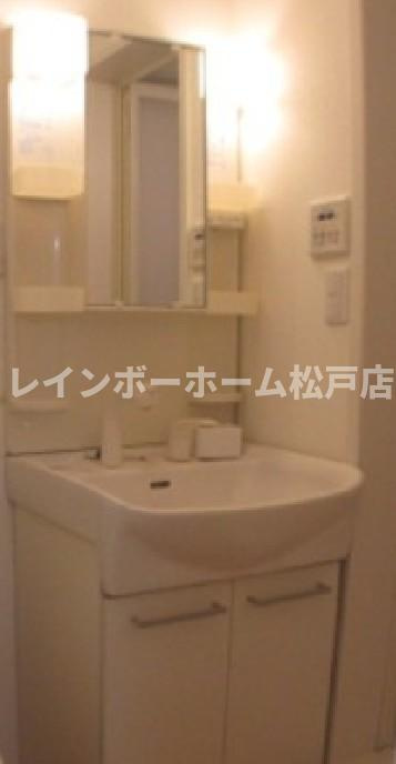 ヒューマンパレス南流山ⅦC棟の洗面所|脱衣スペースもあります