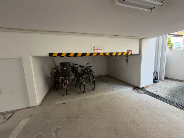 グランヴィラージュ逆瀬川の駐車場
