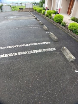 【駐車場】 | グランドゥール　ソフィア　Ⅰ | 駐車場があるので、車を買う予定の方も安心です