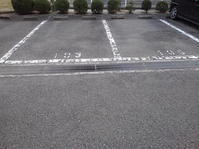 【駐車場】 | グリーンハイツ誉 | 車をお持ちの方に嬉しい駐車場付きの物件です