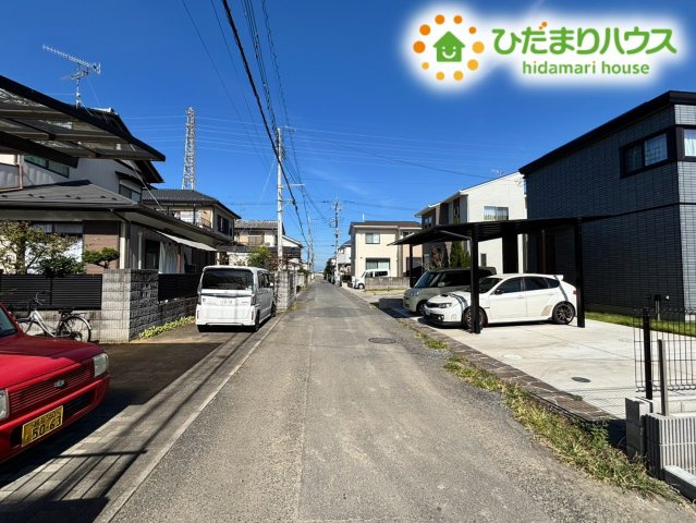 深谷市西島　新築一戸建て　ブルーミングガーデン　01の前面道路含む現地写真