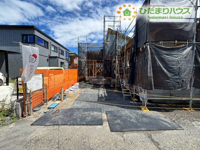 深谷市西島　新築一戸建て　ブルーミングガーデン　01の駐車場