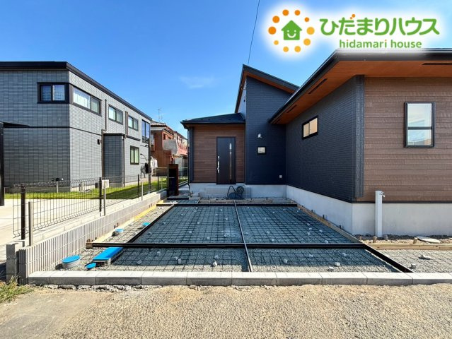 深谷市西島　新築一戸建て　ブルーミングガーデン　01の駐車場