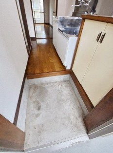 ＤＲホームズ草加の玄関