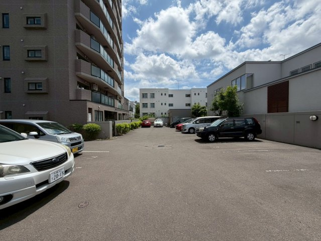パシフィック南15条の駐車場