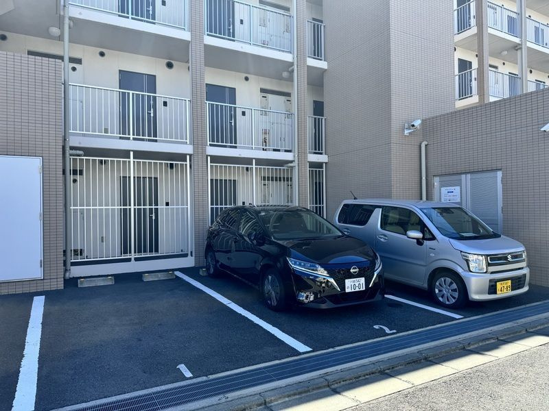 プレジールの駐車場