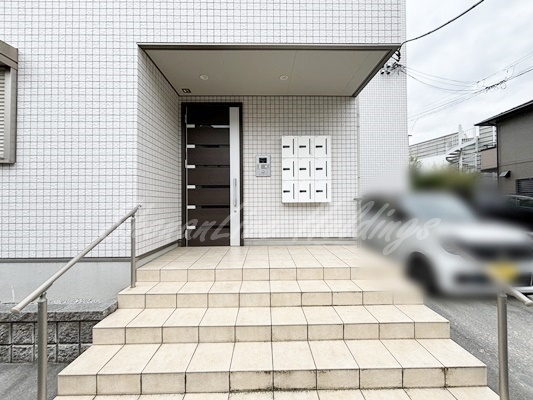 横浜市戸塚区品濃町の賃貸マンションのエントランス