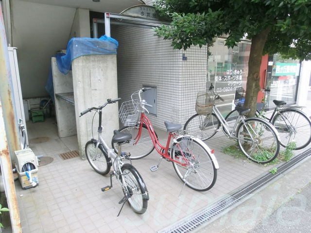 ウエストヒル今井苑のエントランス|自転車置けます。