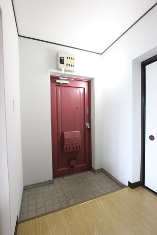 ハイツ高御堂Ｄ棟の玄関
