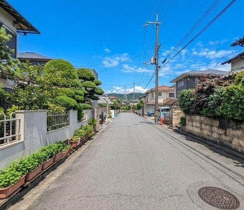 八幡市西山丸尾の前面道路含む現地写真