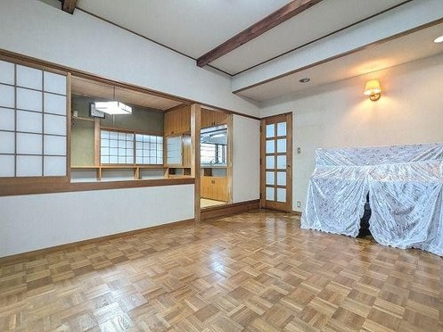 八幡市西山丸尾の居間・リビング