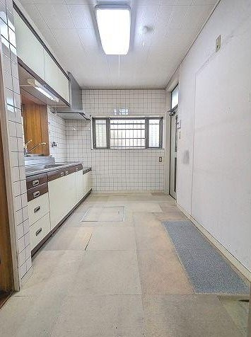 八幡市西山丸尾のキッチン