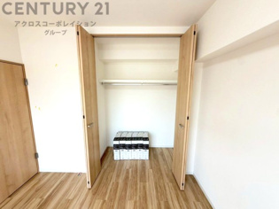 衣類やアクセサリー、小物類の収納が便利で整理整頓がしやすく、部屋の美観を保ちつつ、スペースを最大限に活用できます。衣服のしわやダメージを防ぎ、長持ちさせることができます。