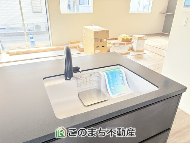 ブルーミングガーデン宇都宮市泉が丘7丁目2期のキッチン|同社施工物件の写真です。※建具やフローリング、その他仕様が違う場合がございます。
