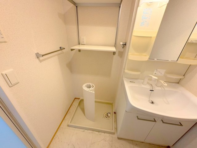 ヴィラージュ桜ガ丘の洗面所|スペースが確保できる洗面所です