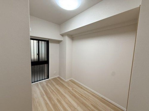 コスモ志木ロイヤルフォルムの洋室|落ち着いた色調の洋室です