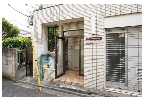 アーク境南町のエントランス