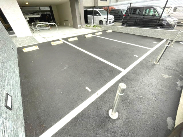 アドバンス大阪城北フィエルテの駐車場