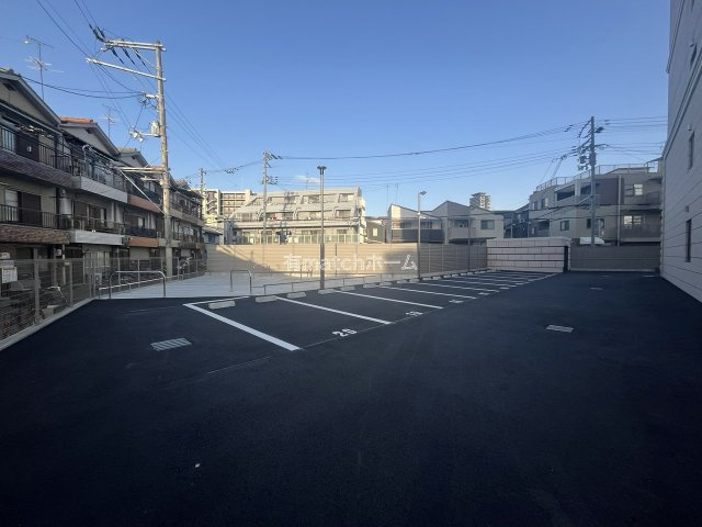 Luxe玉造南の駐車場
