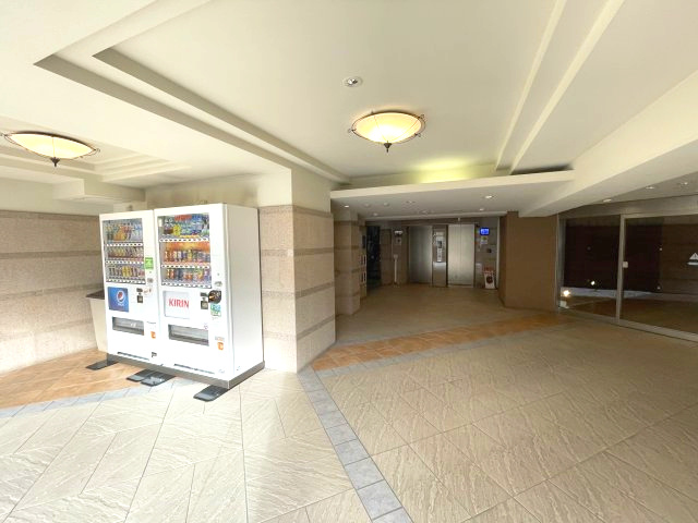 ルクレ阿波座レジデンス　仲介手数料無料のエントランス