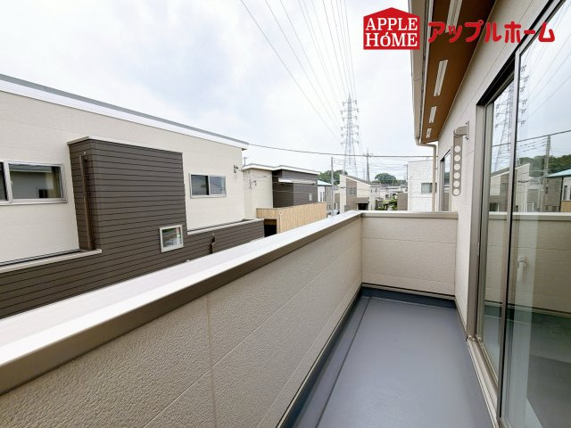 グリーンガーデン 大宮大和田のバルコニー|家族分の洗濯物もしっかり干せます。日当たりも良く、毎日のお洗濯が楽しくなりそう♪