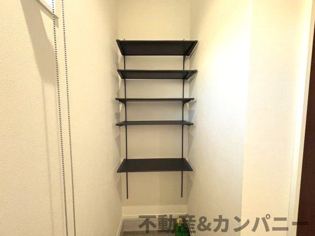 堀江町の中古戸建の玄関|玄関収納です