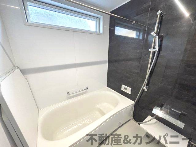 堀江町の中古戸建の浴室|落ち着いた空間のお風呂です