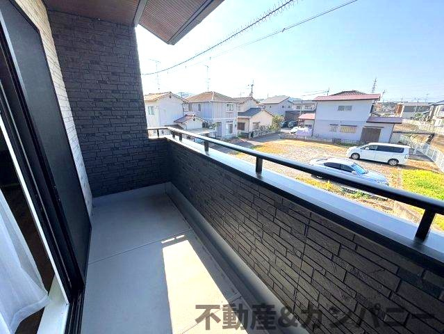 堀江町の中古戸建のバルコニー|開放的で明るい空間を演出してくれるバルコニーです
