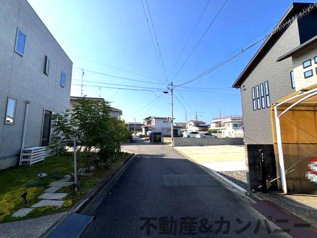 堀江町の中古戸建の前面道路含む現地写真|前面道路含む現地写真です