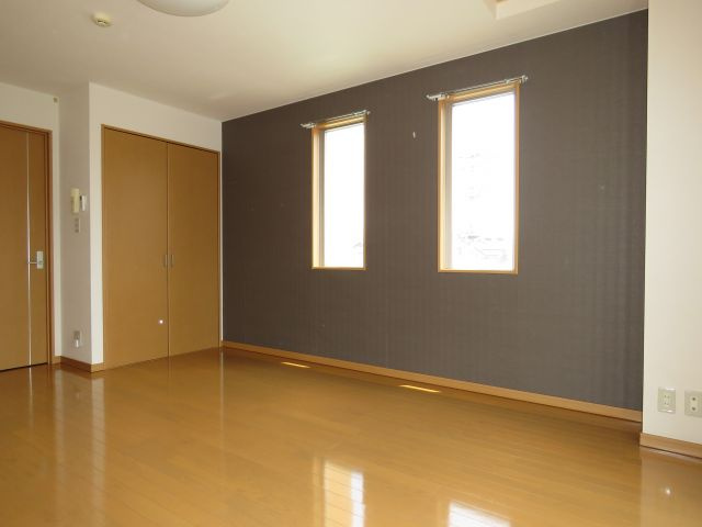 グッドライフの居間・リビング|こちらの窓は角部屋のお部屋のみなります
