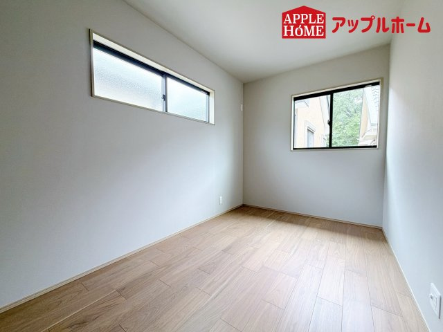 グリーンガーデン 大宮大和田2期の洋室|居室は全室収納あり！たっぷりある収納活用でお部屋もキレイを保てます♪